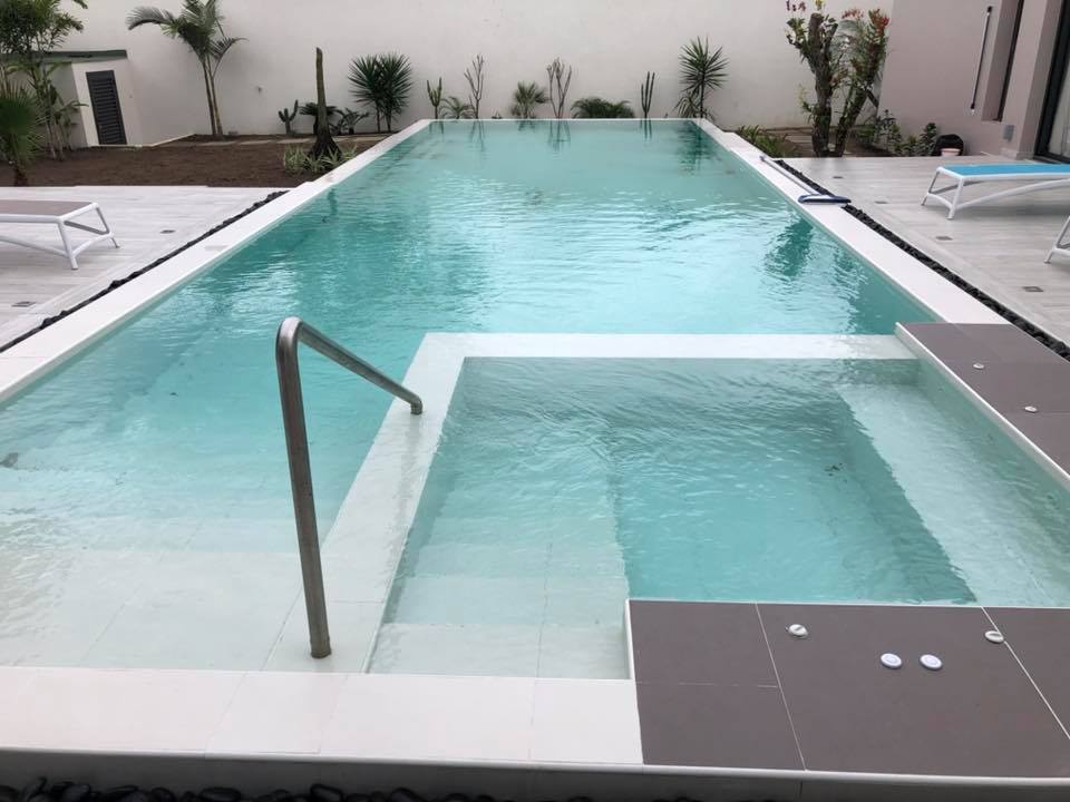 CONSTRUCTION, RENOVATION & ENTRETIEN DE Piscine