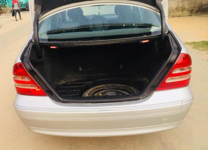 MERCEDES C200 — photo 4