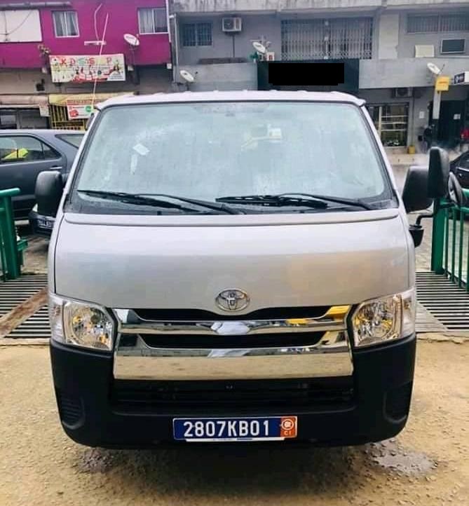 TOYOTA HIACE 2015 — photo 4