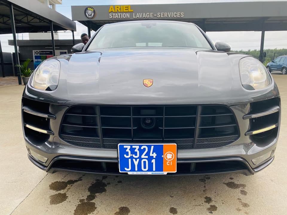 Porsche Macan Turbo — photo 2