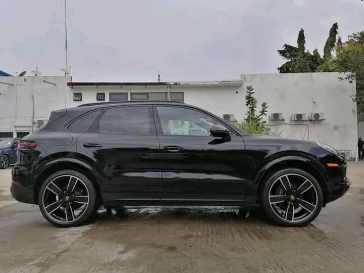 PORSCHE CAYENNE — photo 4