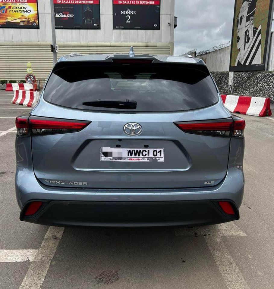TOYOTA HIGHLANDER XLE — photo 3