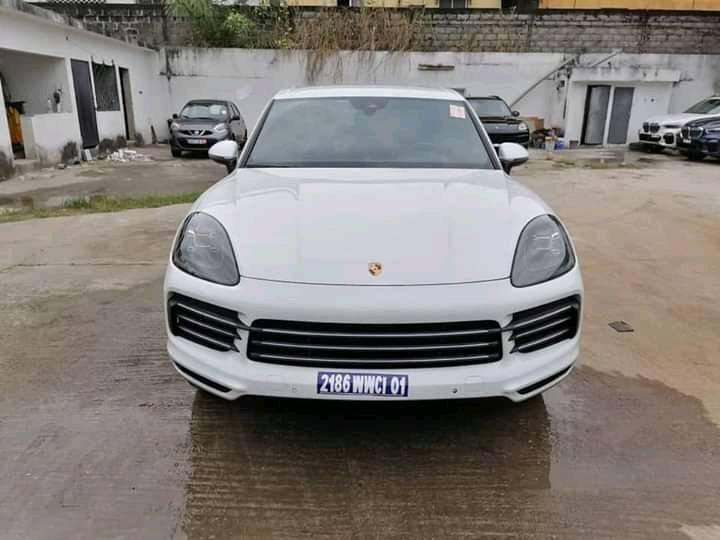 PORSCHE CAYENNE — photo 3