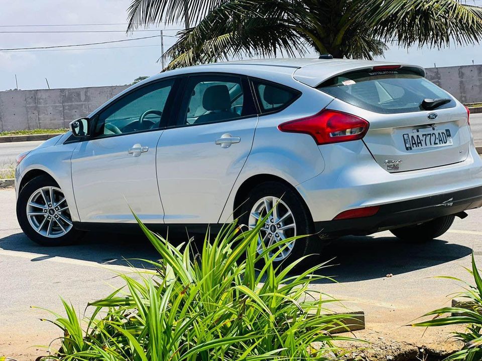 FORD FOCUS 2018 — photo 2