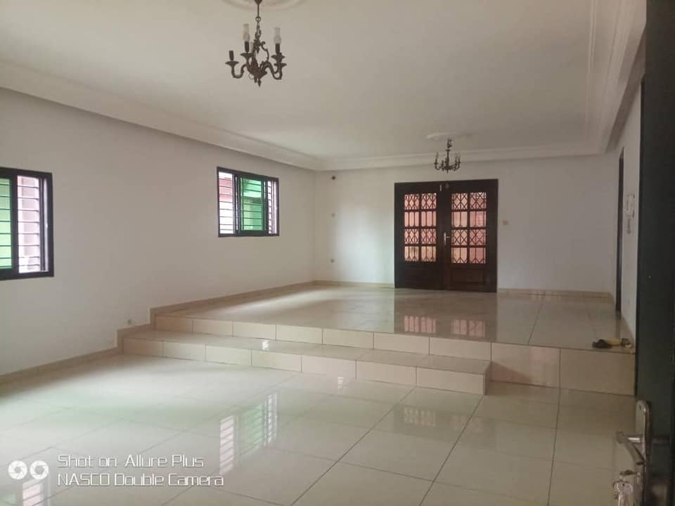 10 Pièces - VILLA DUPLEX ANGRE 8ème Tranche — photo 6