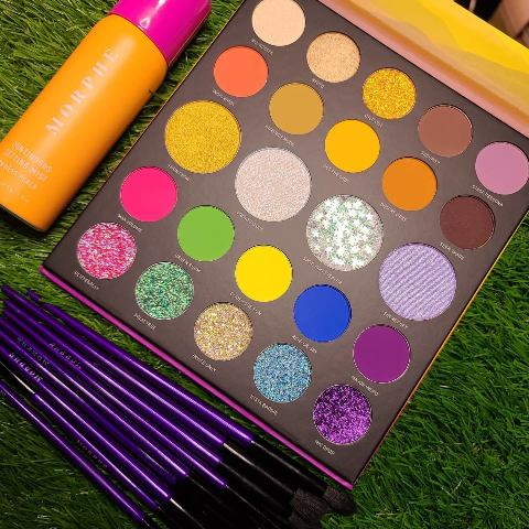 Palette-Backstage Saweetie