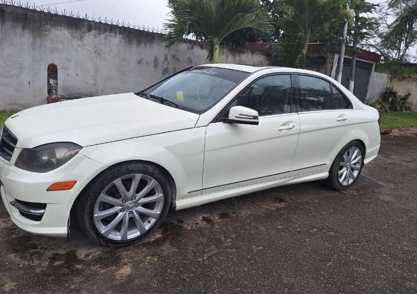 MERCEDES C300 4 MATIC