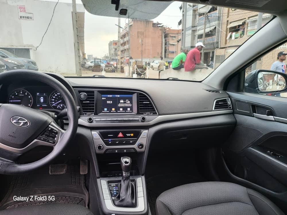 Hyundai Elantra 2018 — photo 2