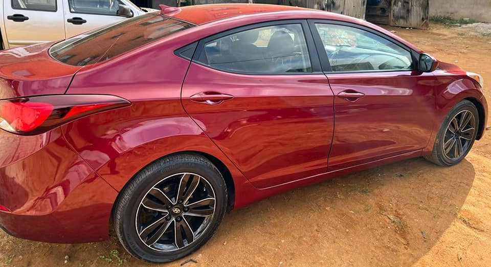 HYUNDAI ELANTRA