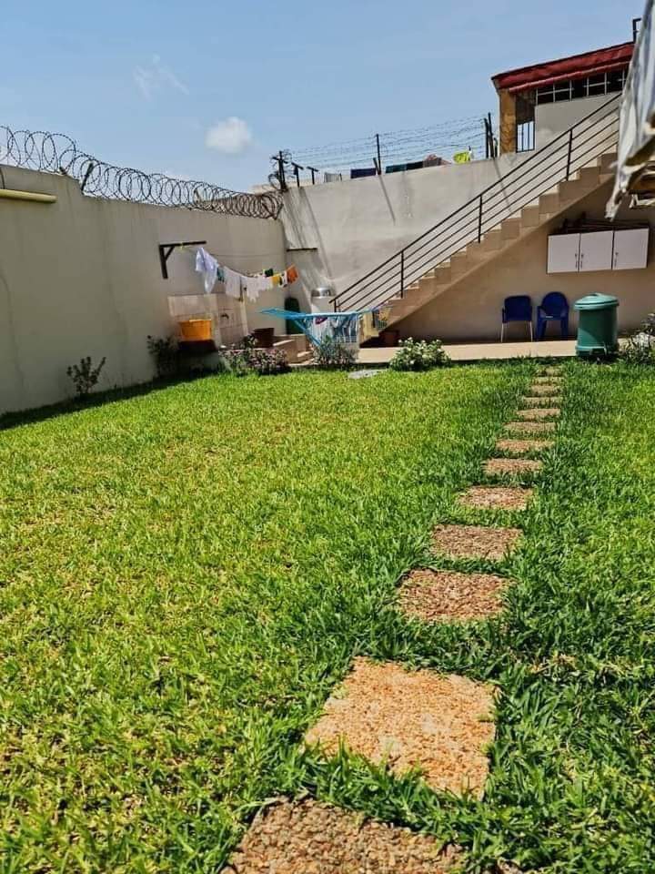 Bingerville feh kesse une superbe duplex de 5 pièces à vendre — photo 2