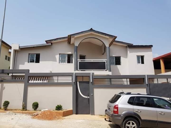 Bingerville feh kesse une superbe duplex de 5 pièces à vendre