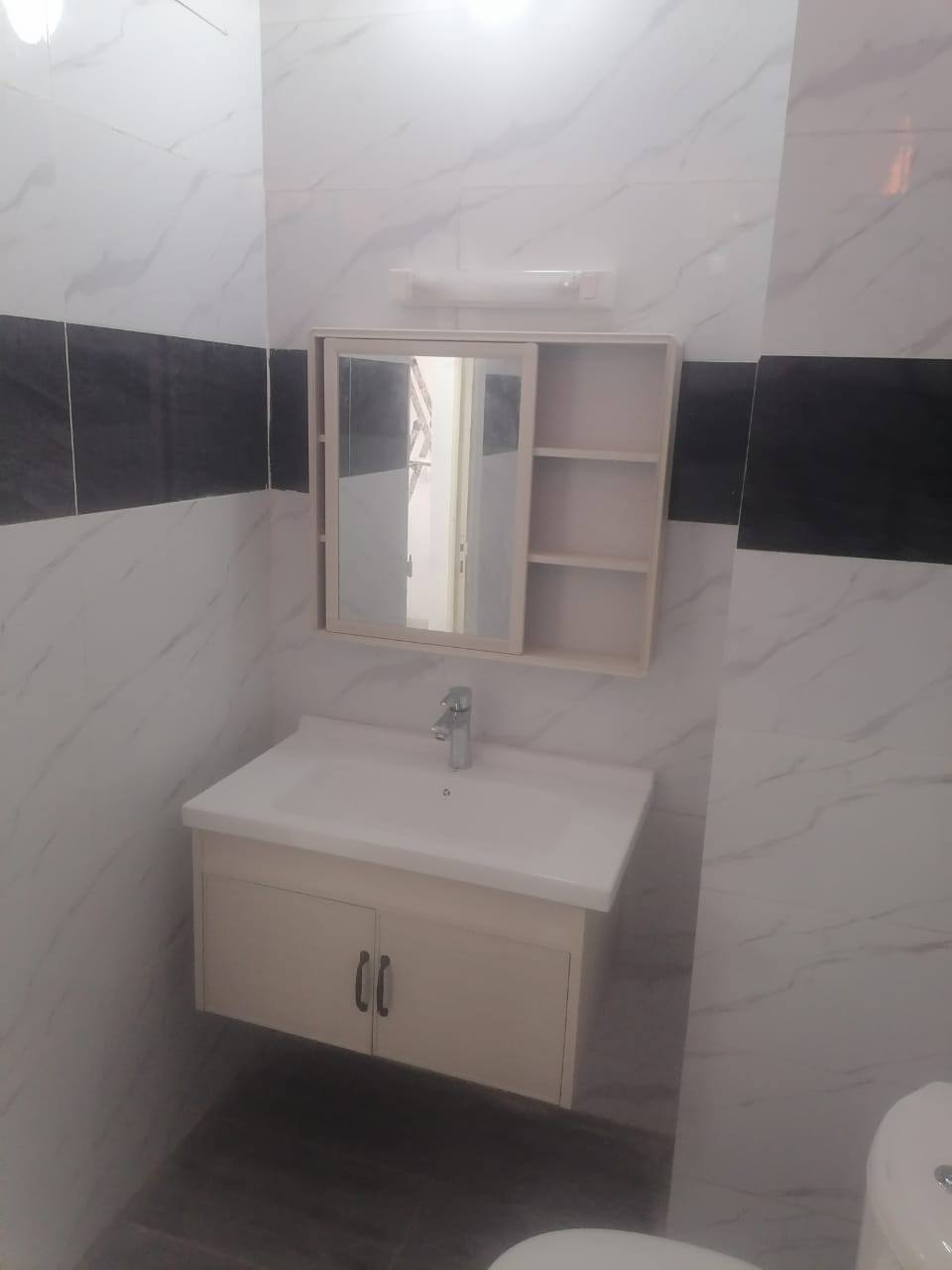 Appartement 4 pieces sis au deuxième étage de l’immeuble KINKINE à proximité de la pharmacie les Elias — photo 8