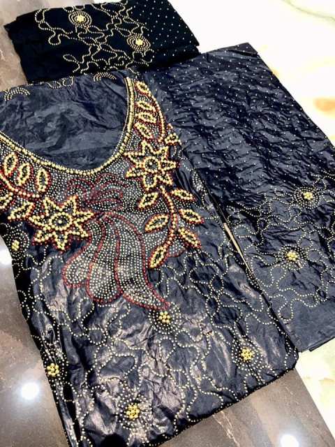 Bazin Perlé Accompagné Du Pagne Et Du Foulards — photo 13