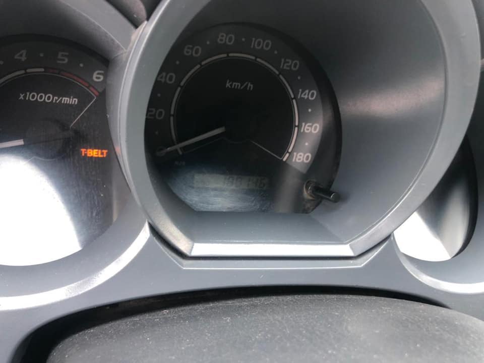 Toyota Hilux 2000 Boite Manuelle Essence V4 — photo 8