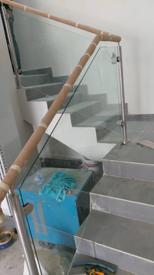 REMPE D'ESCALIER INOX VITREE ABIDJAN — photo 2