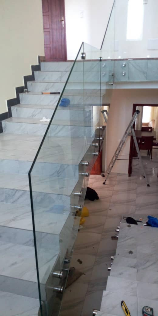 REMPE D'ESCALIER VERRE  ABIDJAN — photo 2