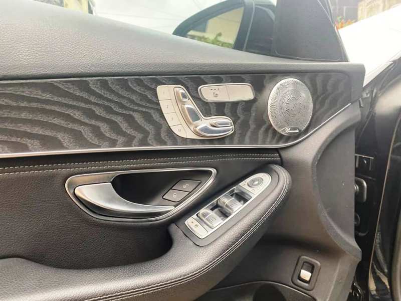 Mercedes C 300 — photo 11