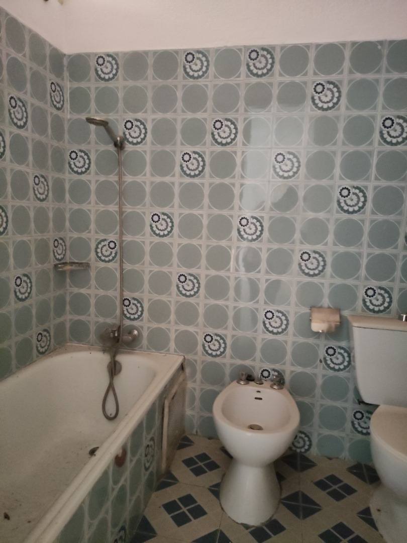 Appartement 4 pieces sis au deuxième étage de l’immeuble KINKINE à proximité de la pharmacie les Elias — photo 2