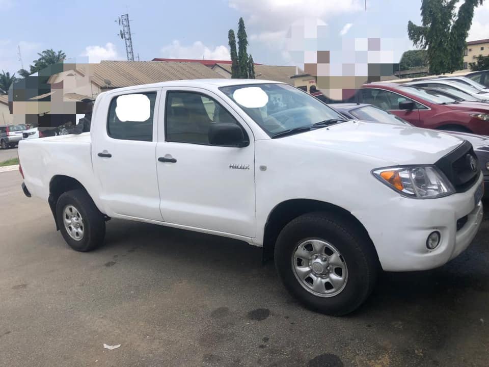 Toyota Hilux 2000 Boite Manuelle Essence V4 — photo 3