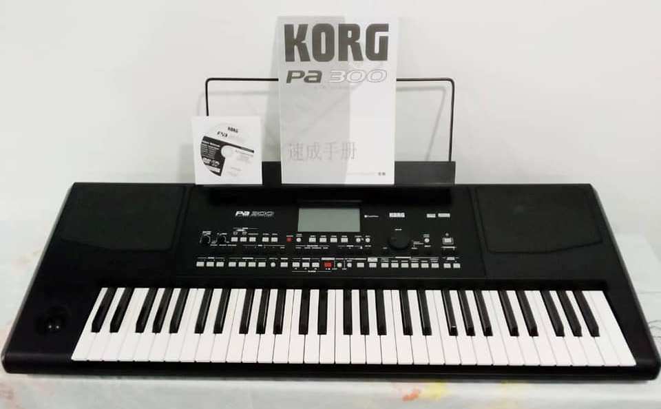 Piano Korg PA300 - Ecran Tactile