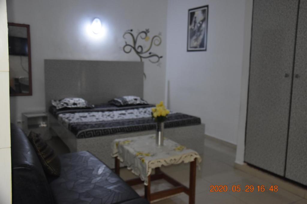 LOCATION DE VACANCES - STUDIO MEUBLE- ABIDJAN — photo 2