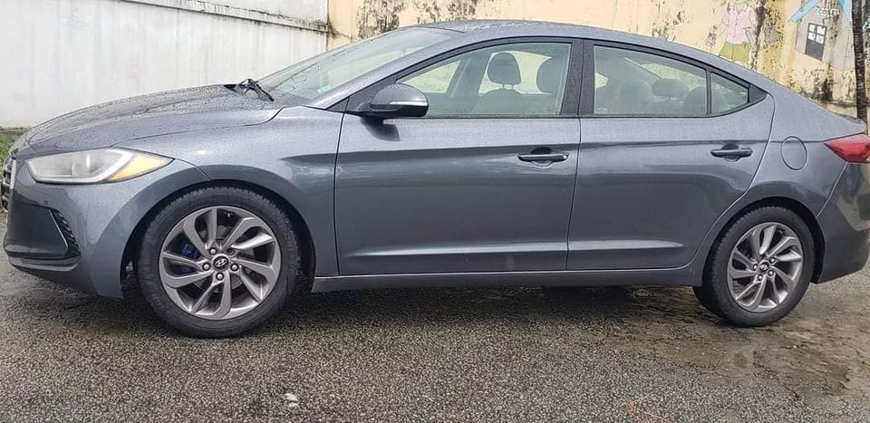 Hyundai Elantra — photo 2
