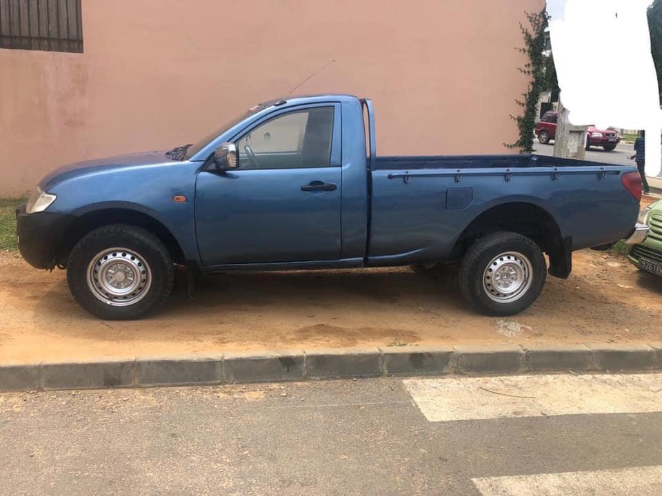 Mitsubishi L200 Une Cabine — photo 2