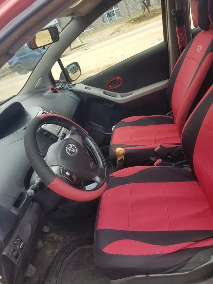 ​​​​​​​YARIS 2007 Climatisée — photo 3