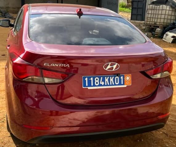 HYUNDAI ELANTRA — photo 3