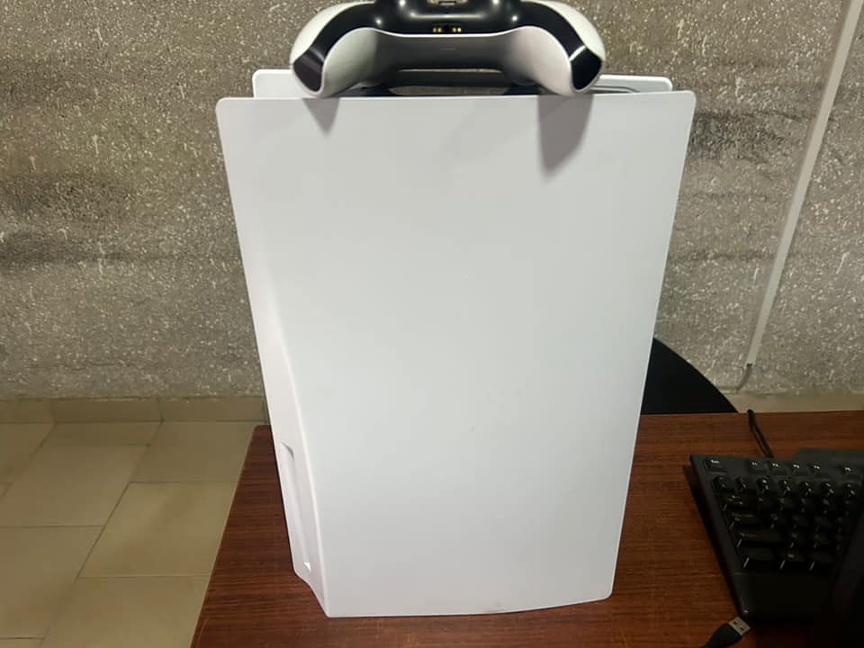 PLAY STATION 5 — photo 2