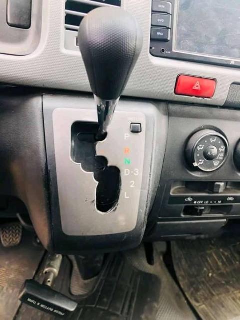 TOYOTA HIACE 2015 — photo 8