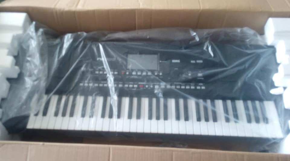 Piano Korg PA300 - Ecran Tactile — photo 2