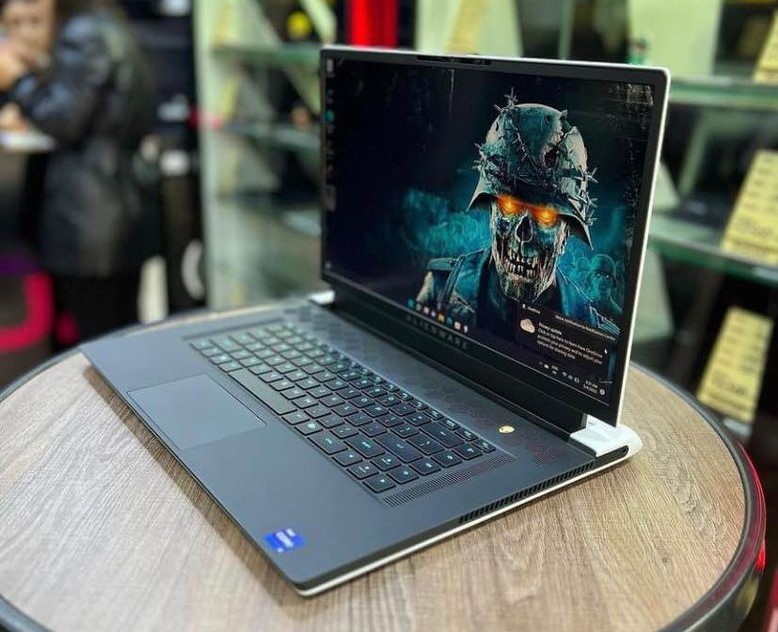 Dell Alienware X17 R2