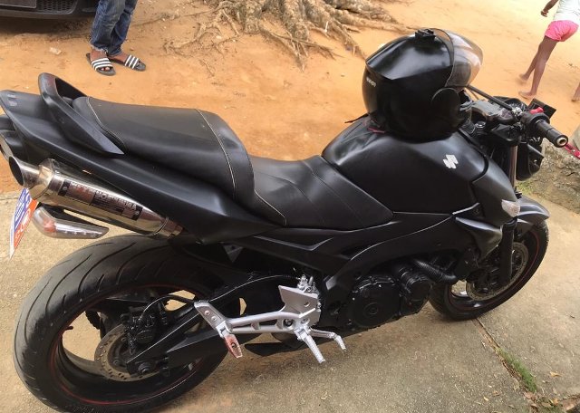 SUZUKI GSR600
