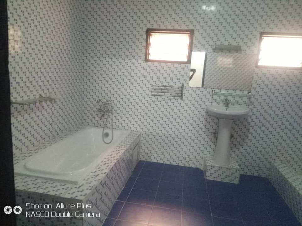 10 Pièces - VILLA DUPLEX ANGRE 8ème Tranche — photo 10