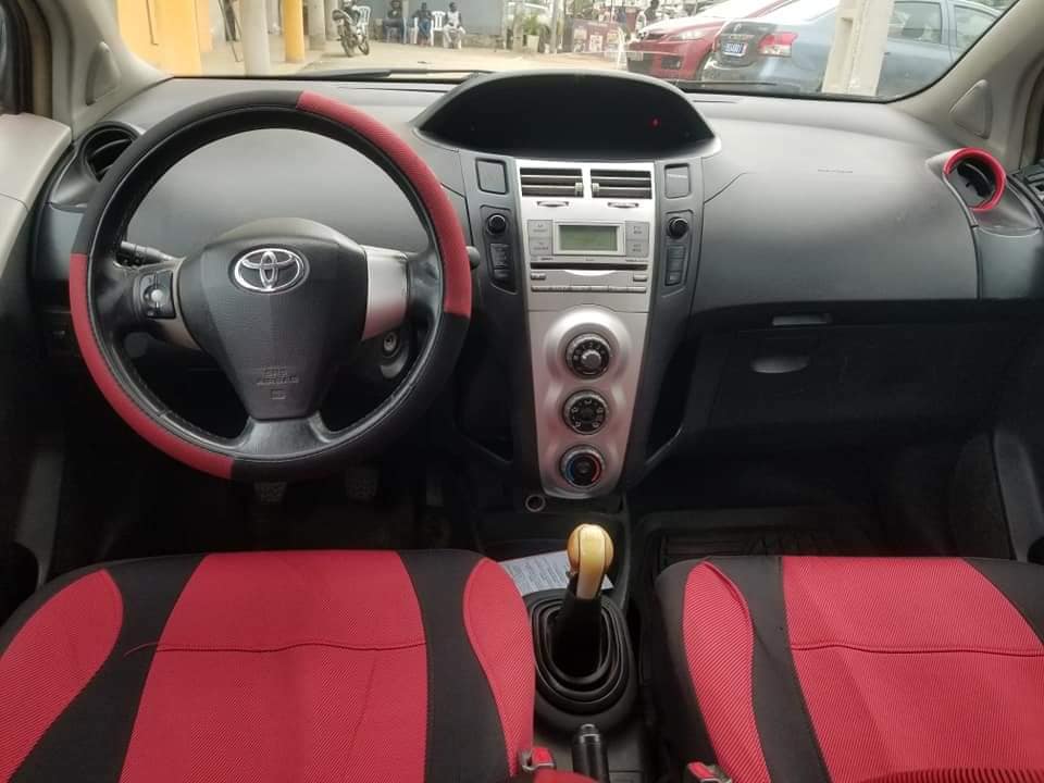 ​​​​​​​YARIS 2007 Climatisée — photo 5