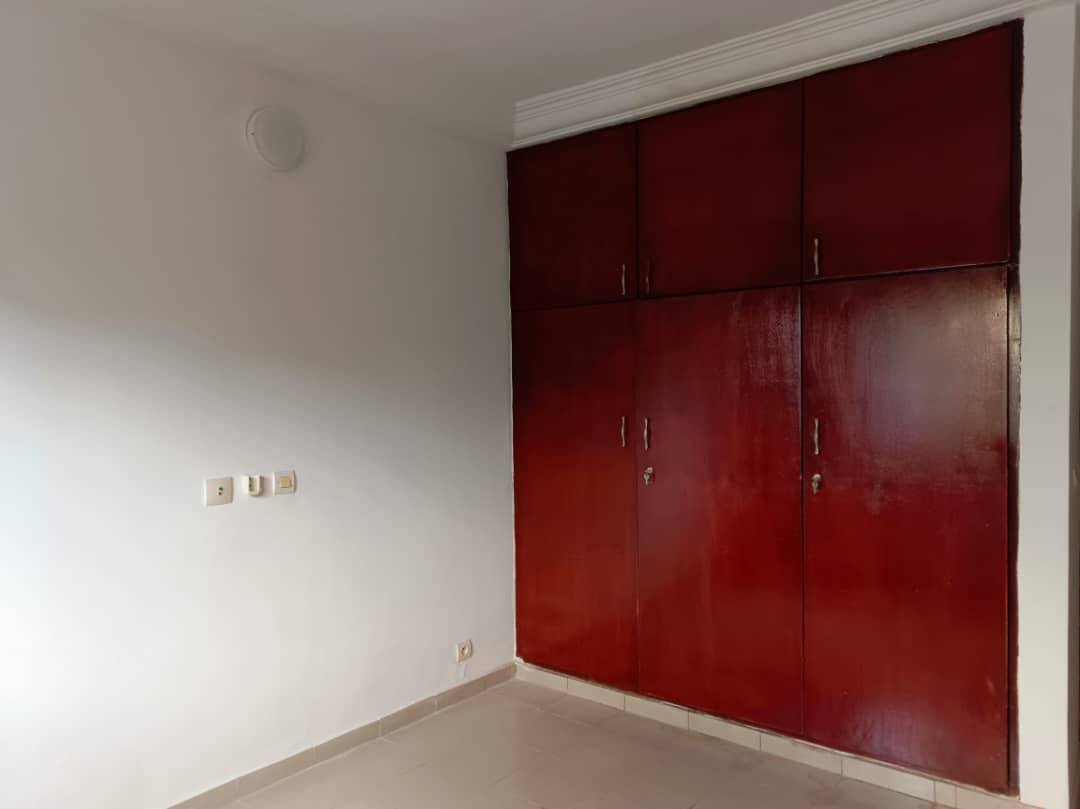 LOCATION – MAISON BASSE 4 PIÈCES Cité Les FIGUIERS – Cocody — photo 5