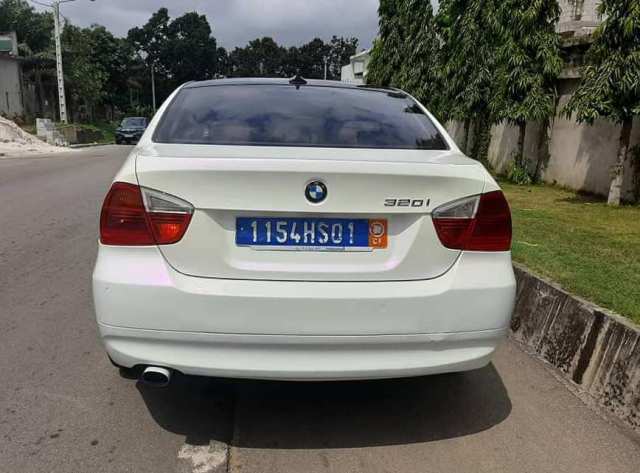 BMW E90 — photo 6