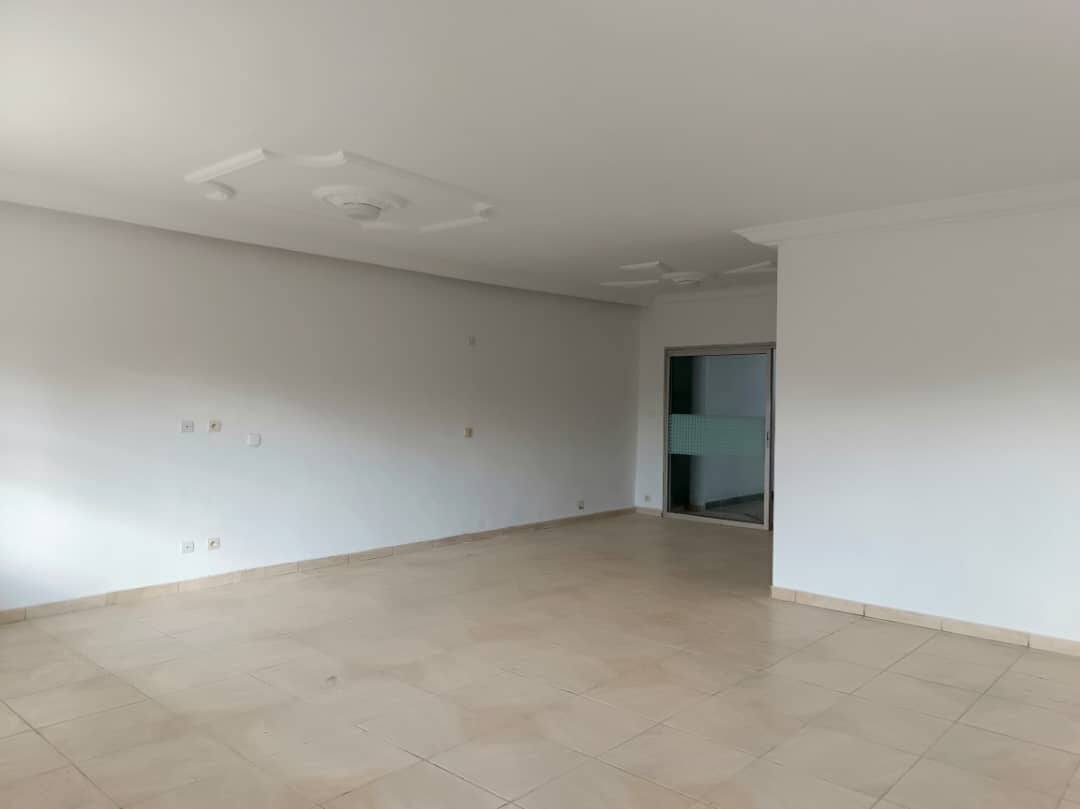 LOCATION – MAISON BASSE 4 PIÈCES Cité Les FIGUIERS – Cocody — photo 3