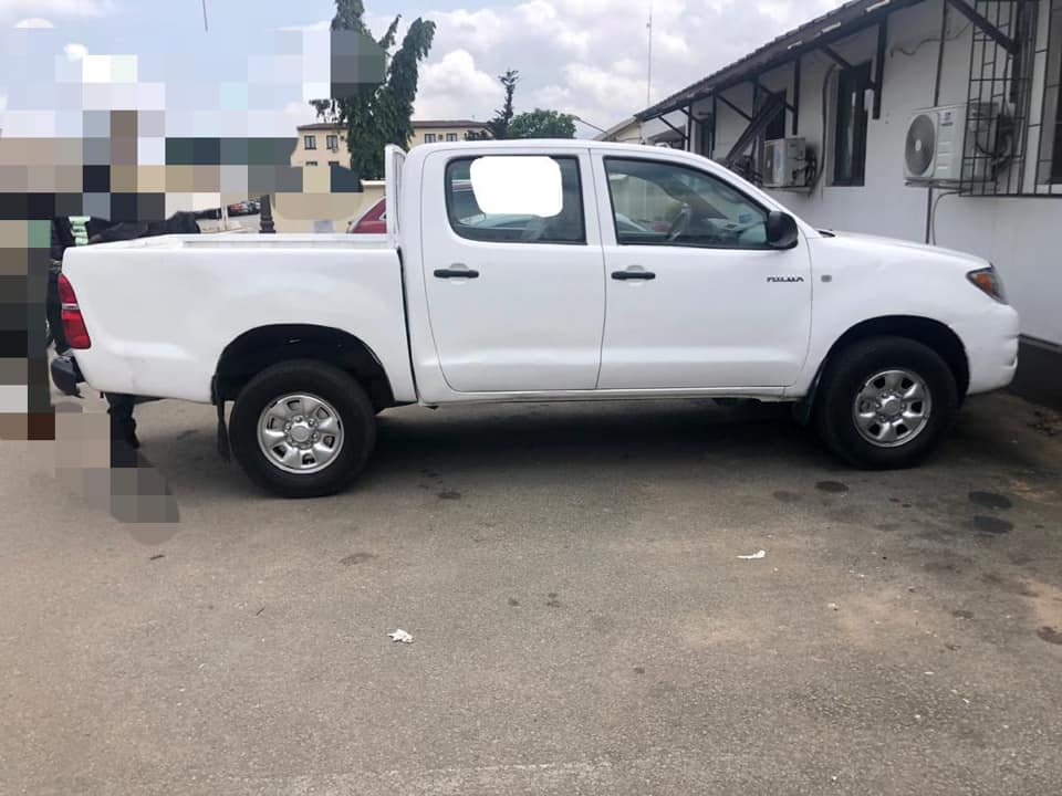 Toyota Hilux 2000 Boite Manuelle Essence V4 — photo 2