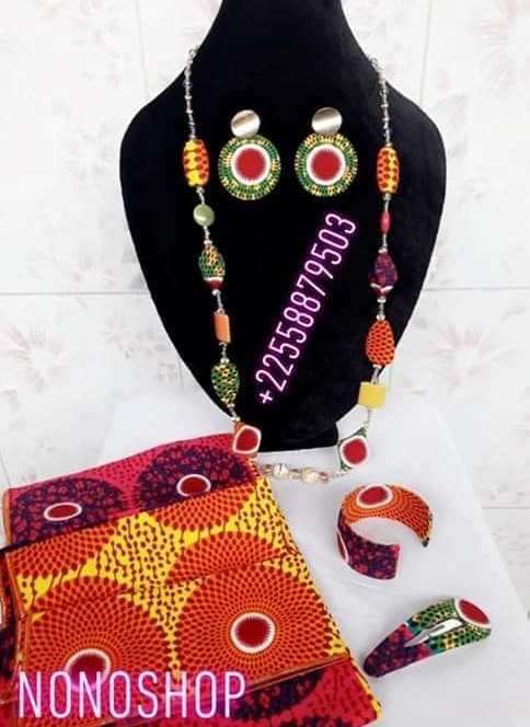 Chaînes, Boucles d'Oreilles, Bracelets et Foulards — photo 11