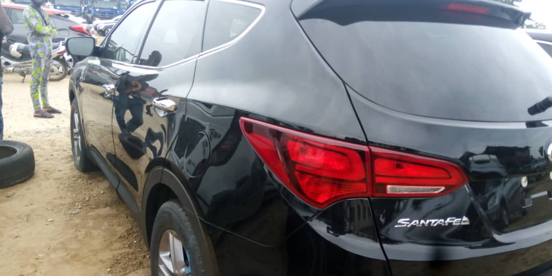 HYUNDAI SANTAFE — photo 3
