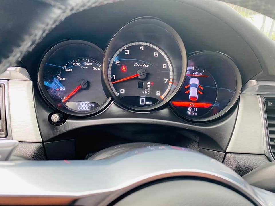 Porsche Macan Turbo — photo 7
