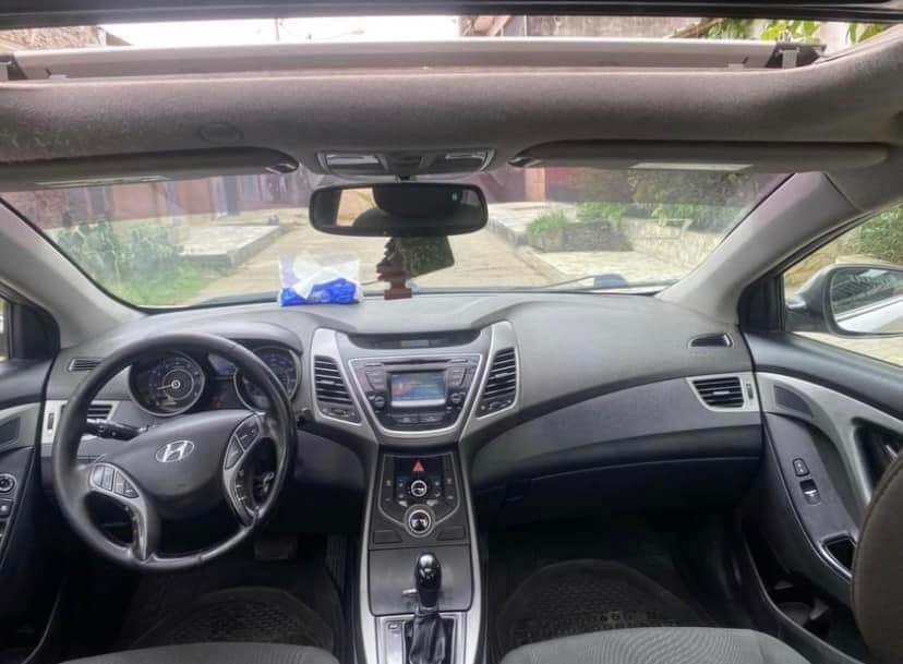 HYUNDAI ELANTRA — photo 3