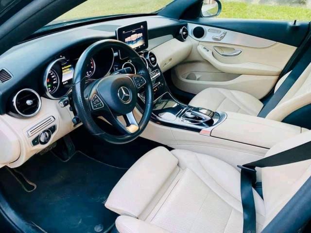 Mercedes-Benz C300 — photo 10