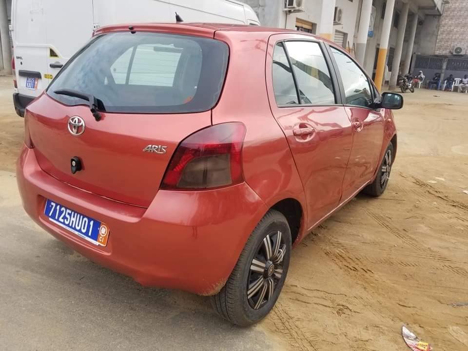 ​​​​​​​YARIS 2007 Climatisée