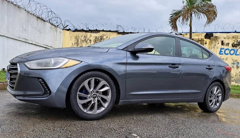 HYUNDAI ELANTRA — photo 2