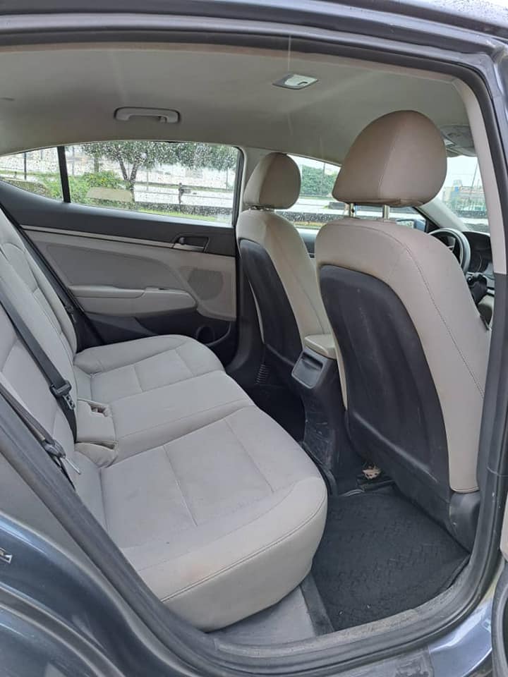 HYUNDAI ELANTRA — photo 6