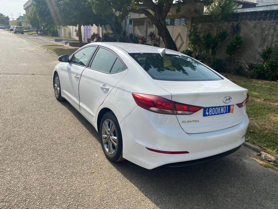 Hyundai elantra / année 2017 — photo 3
