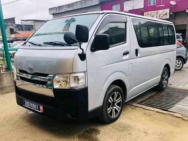 TOYOTA HIACE 2015